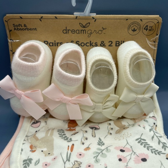 Dreamgro Baby Socks and Bib Set - Pink and Cream - Picture 2 of 6